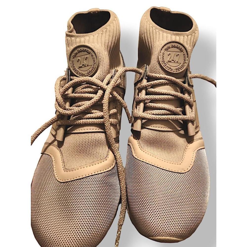 New Balance 247 Size 7.5 Mens /9.5 Women Beige 3M Material Sneakers Trainers